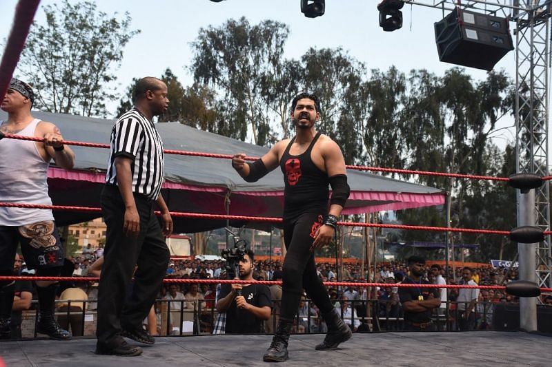 The designs on his gear have been made by Awesh himself